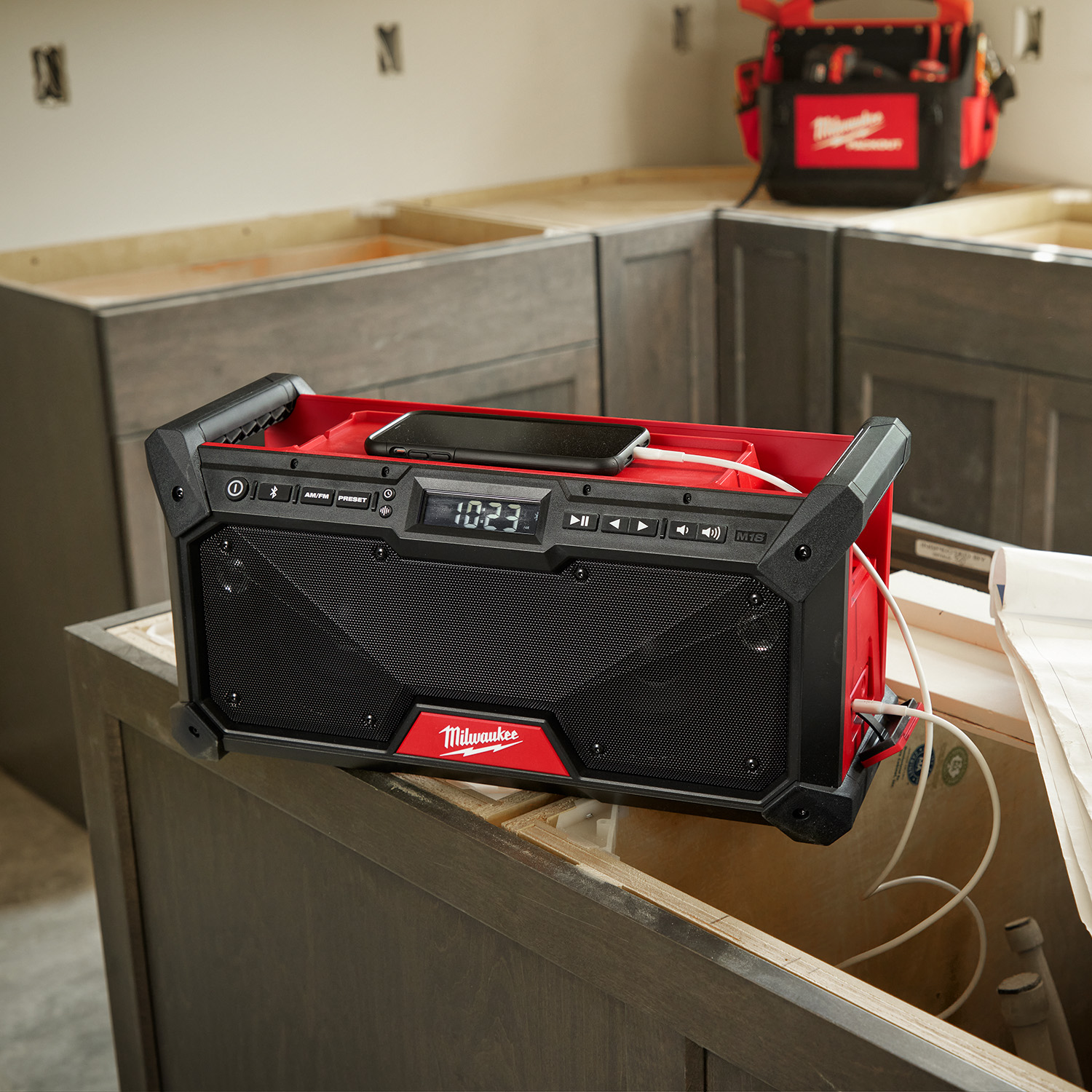 Milwaukee 18v dab radio sale